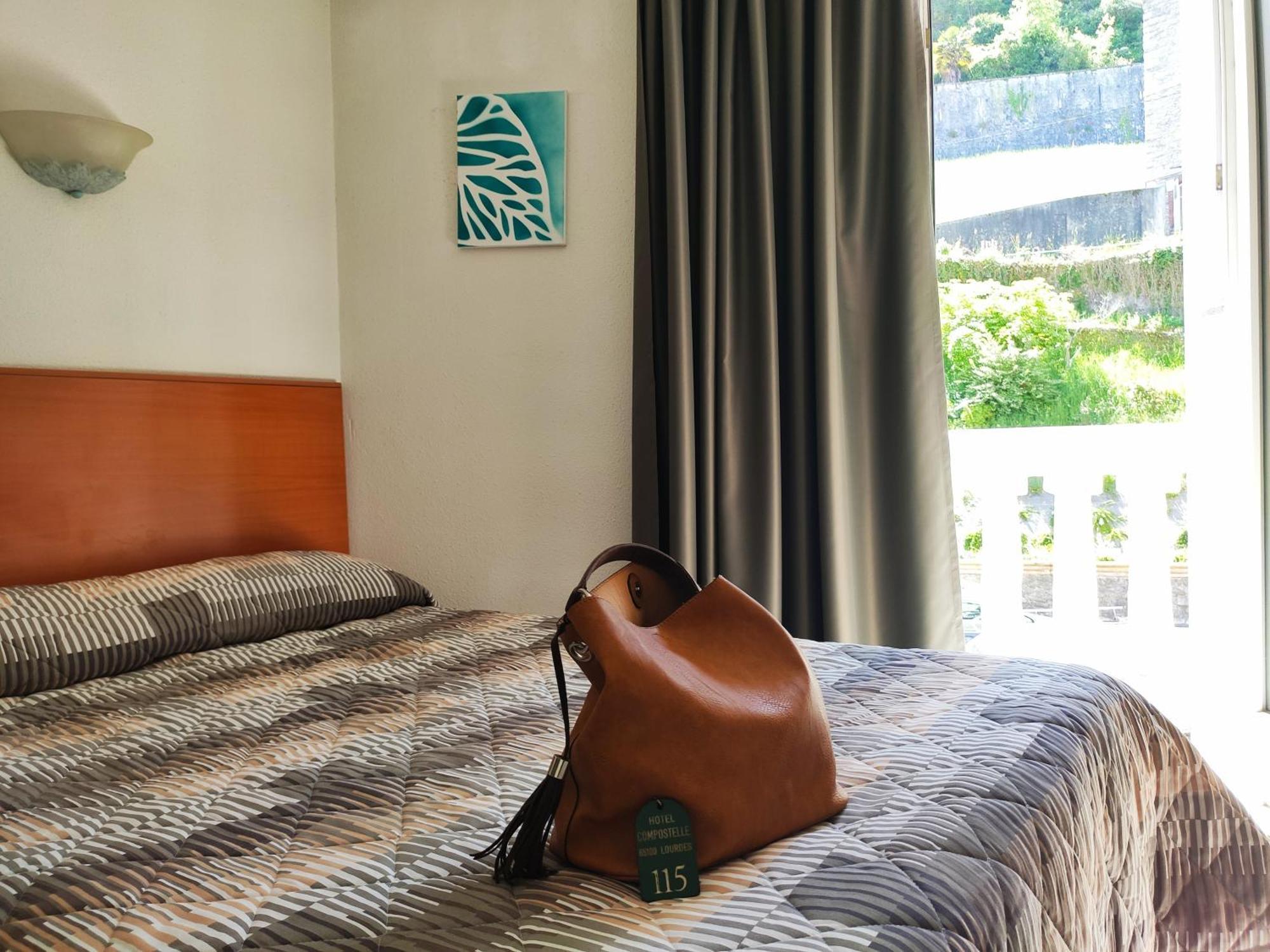 Hotel Compostelle Lourdes Luaran gambar
